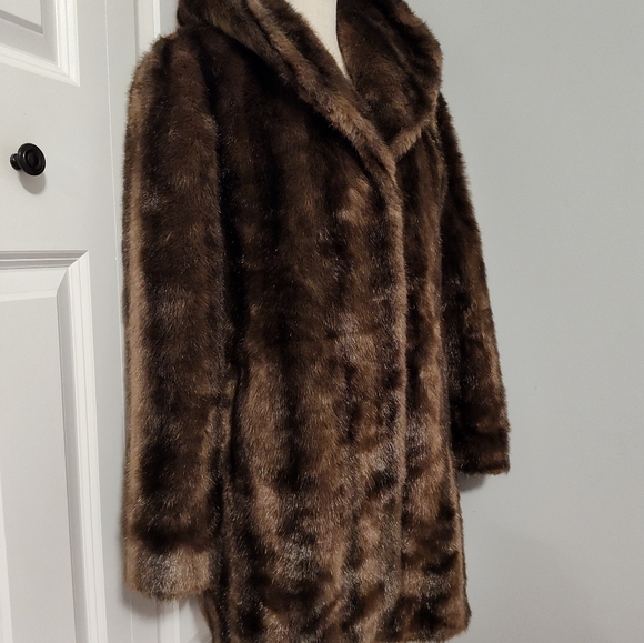 🖤Vintage 70's EUC Dennis by Dennis Basso Hooded Faux Fur Overcoat, Midlength XS - Picture 4 of 12